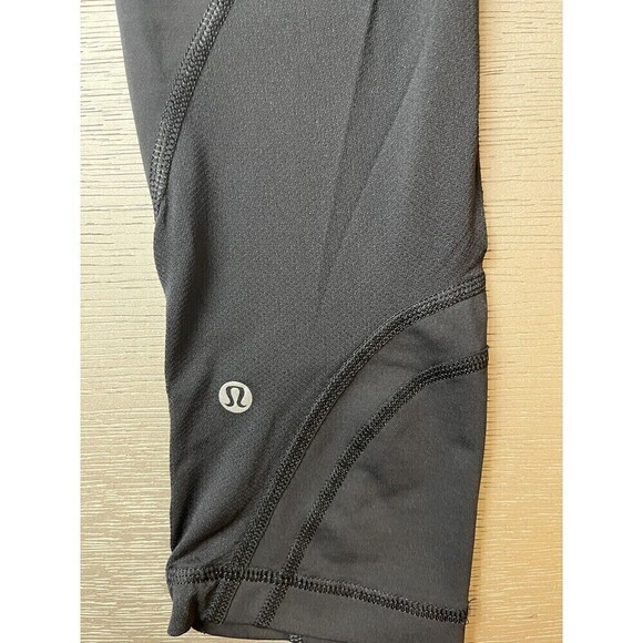 LULULEMON x SOULCYCLE Run Inspire Crop Pants Black Green Camo Skull Size 4 EUC - Picture 7 of 7